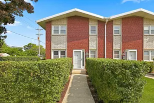 630 Hibbard Rd, Wilmette, IL 60091 - Photo 2