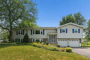 920 Regent St, New Lenox, IL 60451 - Photo 1
