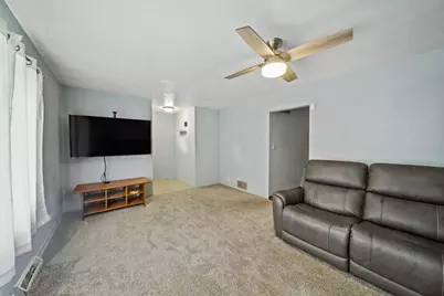 201 S Reedwood Drive, Joliet, IL 60436 - Photo 4
