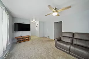 201 S Reedwood Dr, Joliet, IL 60436 - Photo 4