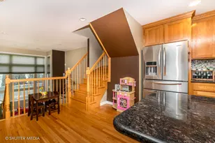 4251 W Montrose Ave, Chicago, IL 60641 - Photo 8