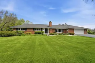 520 W Merri Oaks Rd, Barrington Hills, IL 60010 - Photo 1