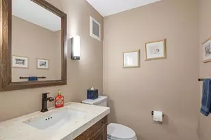 5 Oak Brook Club Dr, Oak Brook, IL 60523 - Photo 16