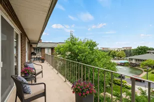 5 Oak Brook Club Dr, Oak Brook, IL 60523 - Photo 24