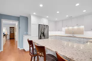 5 Oak Brook Club Dr, Oak Brook, IL 60523 - Photo 12