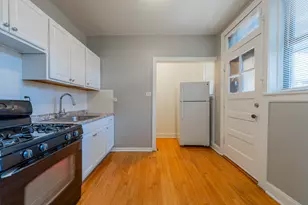 2056 W Arthur Ave, Chicago, IL 60645 - Photo 4