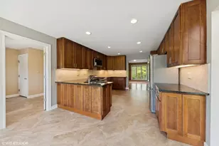 15020 King Dr, Green Oaks, IL 60048 - Photo 8