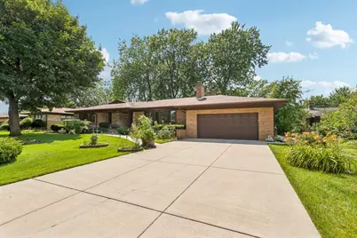 6444 N Kenton Avenue, Lincolnwood, IL 60712 - Photo 1