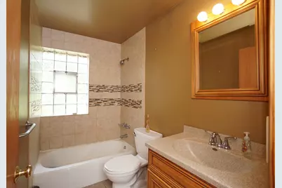 208 N Graylynn Drive, Mount Prospect, IL 60056 - Photo 8