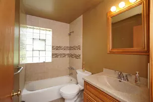 208 N Graylynn Dr, Mount Prospect, IL 60056 - Photo 8