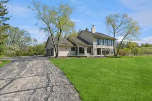 15020 King Dr, Green Oaks, IL 60048 - Photo 2