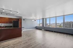 655 W Irving Park Rd, Chicago, IL 60613 - Photo 2