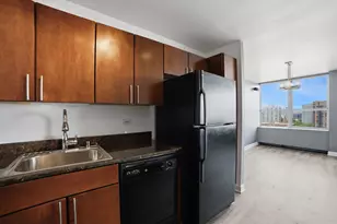 655 W Irving Park Rd, Chicago, IL 60613 - Photo 16