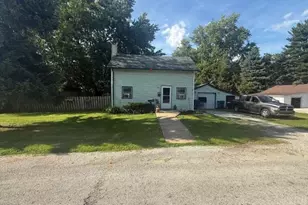 709 N Maple St, Momence, IL 60954 - Photo 1