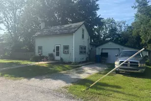 709 N Maple St, Momence, IL 60954 - Photo 2