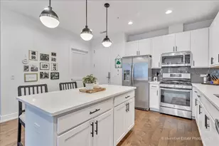 940 Maple Ave, Downers Grove, IL 60515 - Photo 2