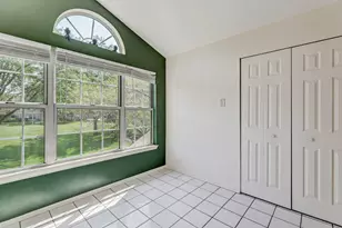 376 Ashford Cir, Bartlett, IL 60103 - Photo 10