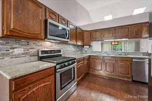 224 Lorraine Cir, Bloomingdale, IL 60108 - Photo 6