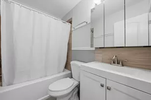 1354 W Ohio St, Chicago, IL 60642 - Photo 20