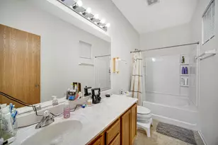 565 Blue Springs Dr, Fox Lake, IL 60020 - Photo 18