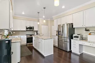 925 Cortney Dr, Carpentersville, IL 60110 - Photo 6