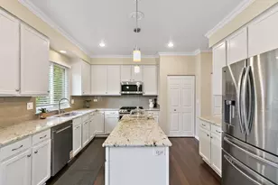 925 Cortney Dr, Carpentersville, IL 60110 - Photo 10