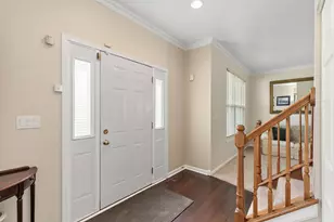 925 Cortney Dr, Carpentersville, IL 60110 - Photo 4