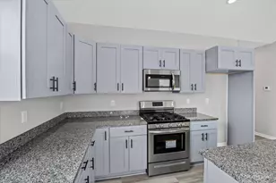 330 N Charles St, Cortland, IL 60112 - Photo 12