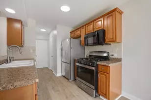 40 N Waterford Dr, Schaumburg, IL 60194 - Photo 12