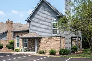 19 Foxcroft Rd, Naperville, IL 60565 - Photo 1