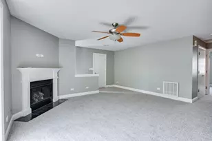 19 Foxcroft Rd, Naperville, IL 60565 - Photo 8