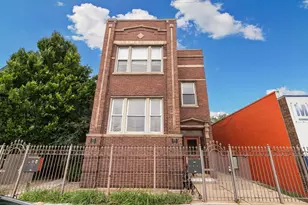 3052 N Kedzie Ave, Chicago, IL 60618 - Photo 1