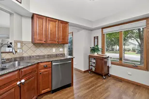 319 Jamatt Ct, Naperville, IL 60540 - Photo 6