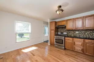 1025 Shady Ln Ct, Round Lake Beach, IL 60073 - Photo 6