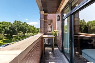2712 W Montrose Ave, Chicago, IL 60618 - Photo 12