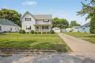 221 E John St, Forrest, IL 61741 - Photo 2