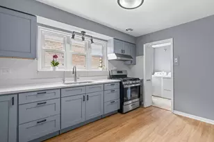 9546 S Emerald Ave, Chicago, IL 60628 - Photo 6