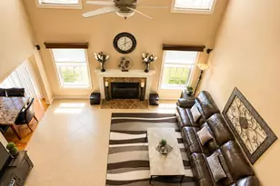 11 Harrington Ct, Hawthorn Woods, IL 60047 - Photo 4
