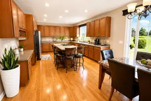 11 Harrington Ct, Hawthorn Woods, IL 60047 - Photo 8