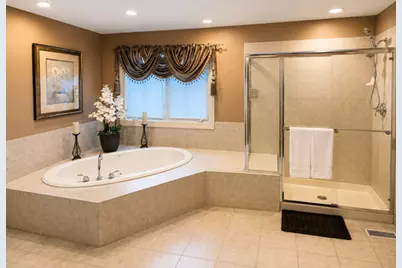 11 Harrington Court, Hawthorn Woods, IL 60047 - Photo 16