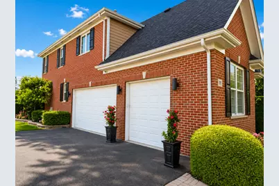 11 Harrington Court, Hawthorn Woods, IL 60047 - Photo 2