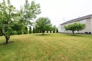 39689 Lynsee Ct, Beach Park, IL 60083 - Photo 4