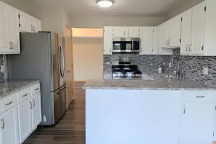 9841 Cambridge Dr, Mokena, IL 60448 - Photo 4