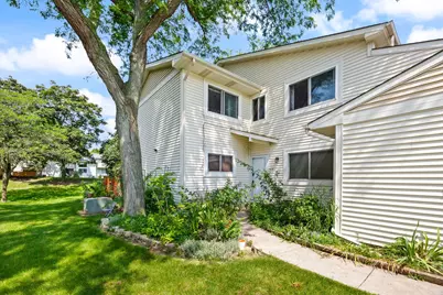 1044 Cumberland Court, Vernon Hills, IL 60061 - Photo 2