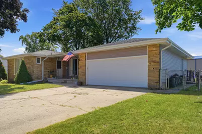 707 E 19th Street, Sterling, IL 61081 - Photo 2