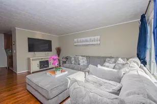 2605 W Vermont Ave, Waukegan, IL 60087 - Photo 6
