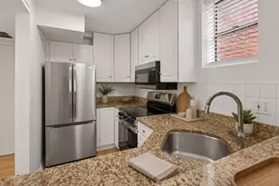 636 W Webster Ave, Chicago, IL 60614 - Photo 8