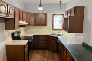 404 E McKenney St, Dixon, IL 61021 - Photo 4