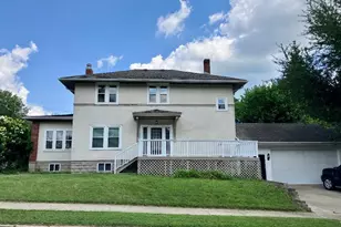 404 E McKenney St, Dixon, IL 61021 - Photo 1