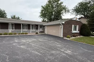 1191 Holly Ct, Bradley, IL 60915 - Photo 1